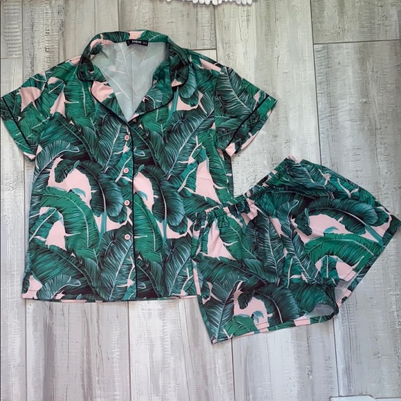 SHEIN Other - Tropical palm leaf pajama set XS